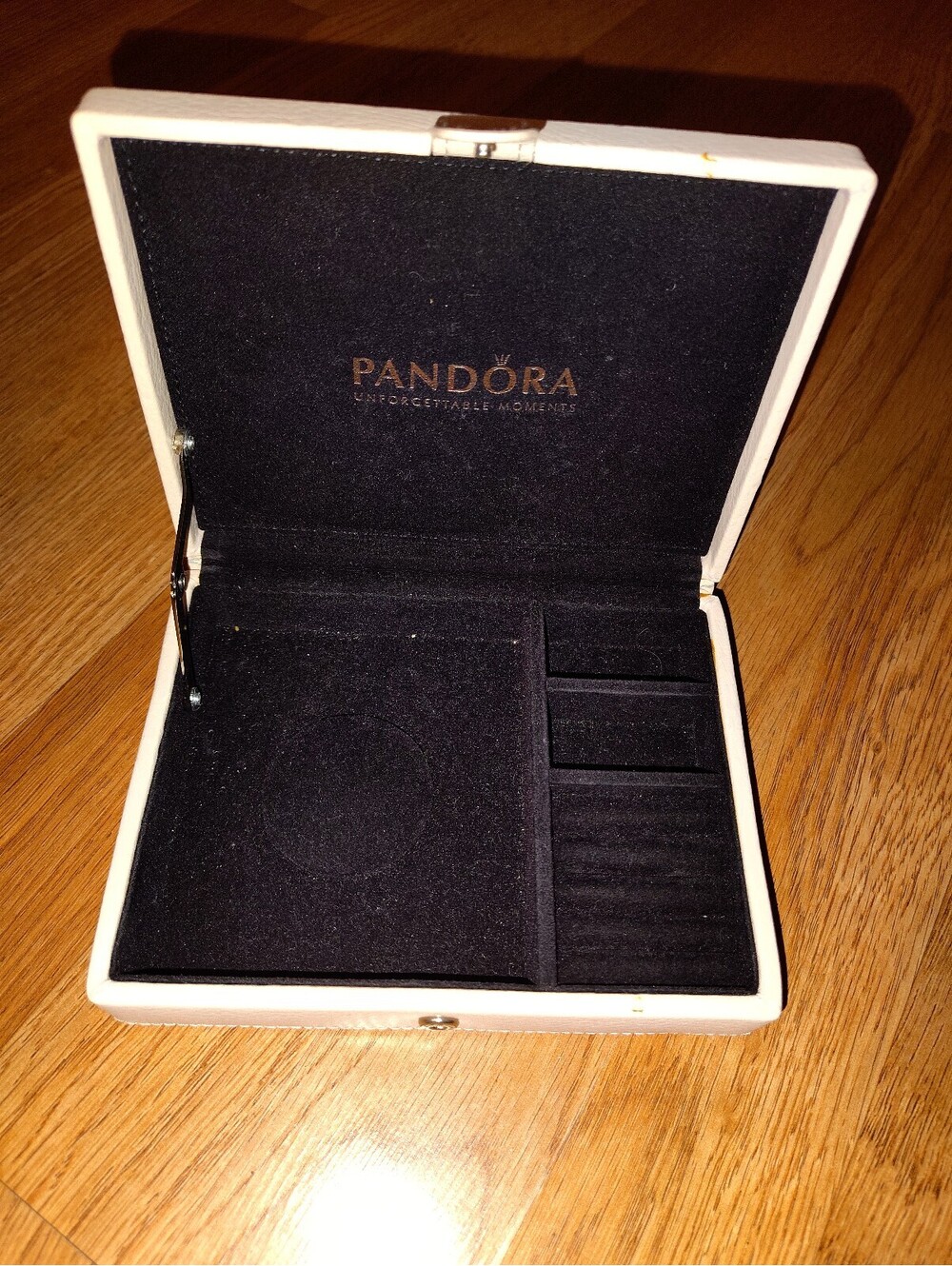 Pandora "Unforgettable Moments" Cream Genuine Leather Jewelry Box